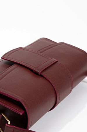 Kadın Kapaklı Dikdörtgen Çanta