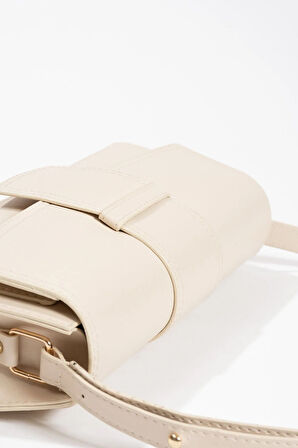 Kadın Kapaklı Dikdörtgen Çanta