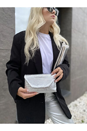 Kadın Gümüş Croco Desen Zincirli Çanta