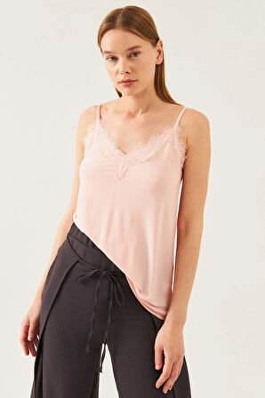 Kadın Pembe İp Askılı Dantelli Bluz