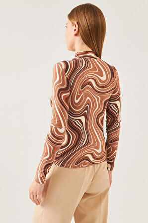 Kadın Kahverengi Krem Desenli Dik Yaka Uzun Kol Viskon Bluz