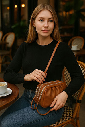 Kadın Çapraz Askılı Çok Gözlü Fermuar Detaylı Omuz Çantası