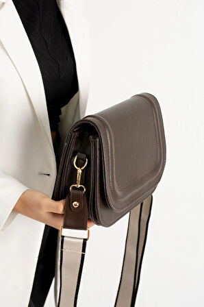 Kanvas Askılı Kapaklı Çanta kahve