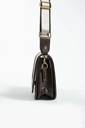 Kanvas Askılı Kapaklı Çanta kahve