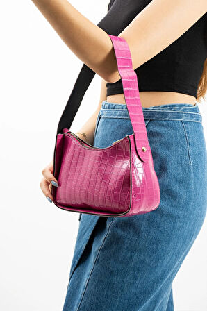 Kadın Kroko Desenli Baget Çanta