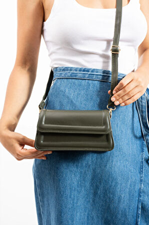 Kadın Çapraz Askılı Ve Elden Tutmalı Çanta