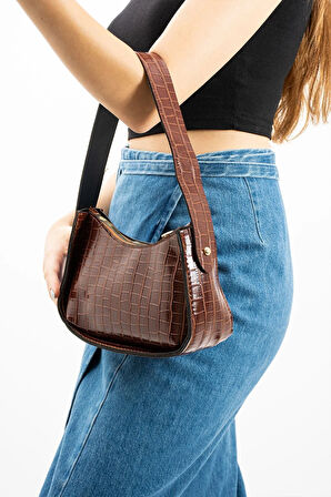 Kadın Kroko Desenli Baget Çanta