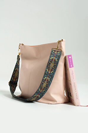 Kadın günlük hayatta kullandığımız en rahat çanta salaş yumuşak deri kolon askılı