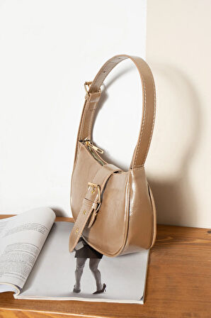 Yeni Sezon Parlak Suni Deri Viral Ince Tasarım Ayarlanabilir Askılı Kadın Omuz Çantası