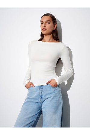 31332 Kayık Yaka Uzun Kollu Top-Siyah