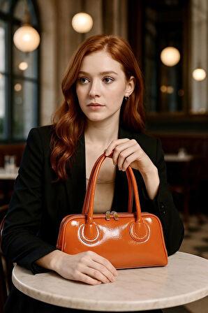 Pera Lüks Parlak Deri Omuz Çantası – Trend & Şık Tasarım