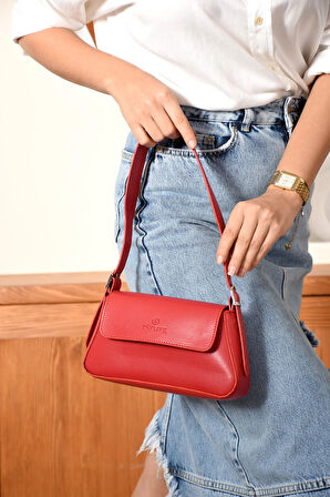 Kadın Sade Tasarımlı Şık Baget Çanta