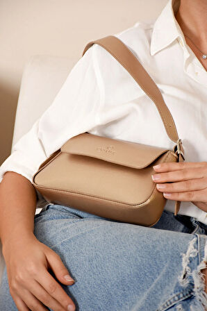 Kadın Sade Tasarımlı Şık Baget Çanta