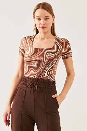 Kadın Kahverengi Desenli Kare Yaka Kısa Kol Viskon Bluz