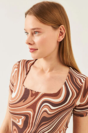 Kadın Kahverengi Desenli Kare Yaka Kısa Kol Viskon Bluz