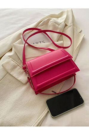 Kadın şık tasarımlı çapraz askılı  çantası