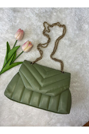 Zincir Askılı Kapitone Çıt Çıt Kapaklı Beyaz Omuz Çantası