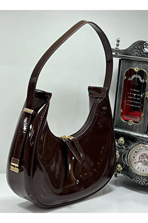 Cherry Model Rugan Özel Kilit Sistemli Askı Boyu Ayarlanabilir Kadın Omuz Çantası