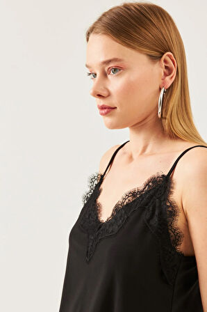 Kadın Siyah İp Askılı Dantelli Bluz