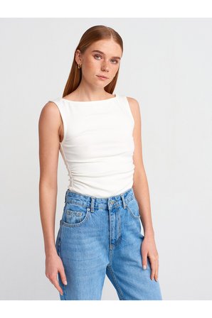31589 Büzgülü Kayık Yaka Top-Taş