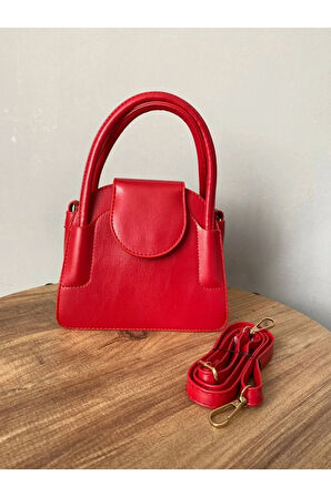 Kırmızı Kadın Kapaklı Mini City Çanta