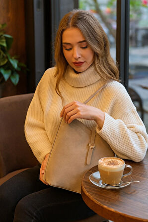 Lüks Süet Omuz Çantası + Uyumlu Makyaj Çantası – Şıklık ve Düzen Bir Arada