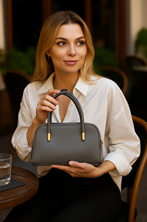 Kadın Şık Orta Boy Omuz ve El Çantası – Altın Detaylı, Fermuarlı Günlük & Ofis Kullanıma Uygun