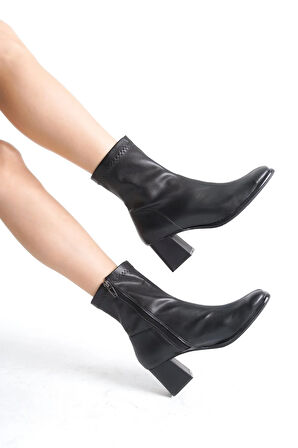 Tia Siyah Cilt Kalın Topuklu Kare Burunlu Kısa Bot & Bootie