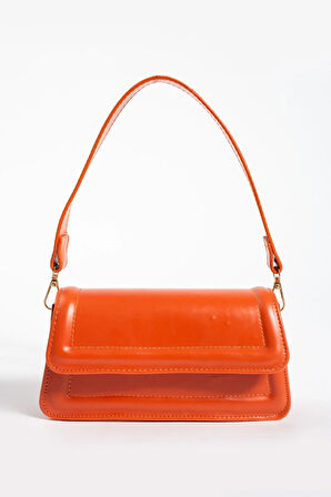 Kadın şık tasarımlı çapraz askılı  çantası