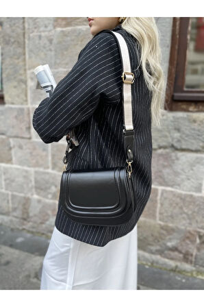 Kadın Siyah Kalın Çapraz Askılı Çanta