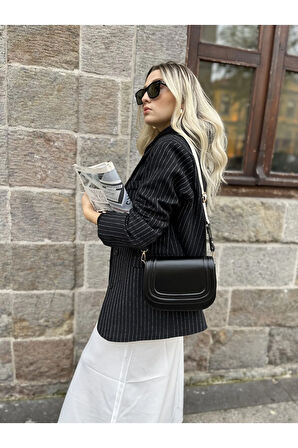 Kadın Siyah Kalın Çapraz Askılı Çanta