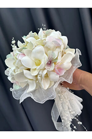 TÜL DETAYLI İNCİLİ MANOLYA BUKETİ