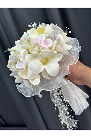 TÜL DETAYLI İNCİLİ MANOLYA BUKETİ