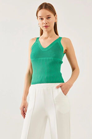 Kadın Yeşil Kolsuz Askılı Bel ve Yaka Detaylı Yazlık Atlet Triko Bluz