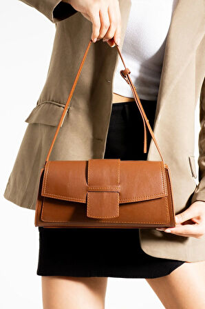 Kadın Kapaklı Dikdörtgen Çanta