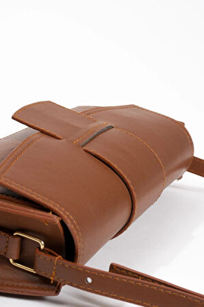 Kadın Kapaklı Dikdörtgen Çanta