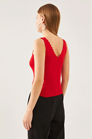 Kadın Kırmızı Kolsuz Kalın Askılı Merdiven Yaka Yazlık Atlet Triko Bluz