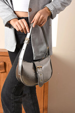 Yeni Sezon Parlak Suni Deri Viral Model Ince Tasarım Ayarlanabilir Askılı Kadın Omuz Çantası