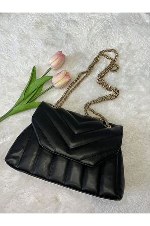 Zincir Askılı Kapitone Çıt Çıt Kapaklı Beyaz Omuz Çantası