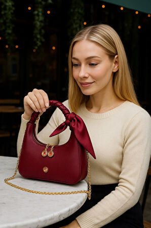 Lüks Fular Detaylı Zincir Askılı Baget Çanta