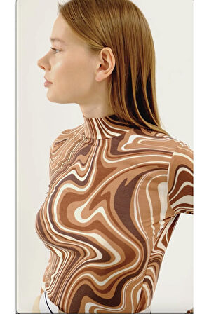 Kadın Kahverengi Krem Desenli Dik Yaka Uzun Kol Viskon Bluz