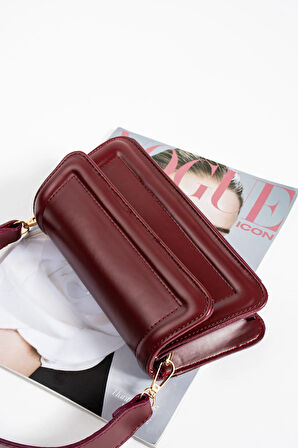 Kadın şık tasarımlı çapraz askılı  çantası