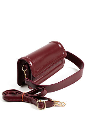 Kadın şık tasarımlı çapraz askılı  çantası