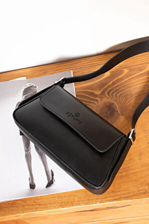 Kadın Sade Tasarımlı Şık Baget Çanta