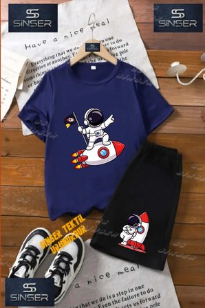 Çocuk UNISEX “ASTRONOT MEKIK BAYRAK ELINDE“ Özel Baskılı Bisiklet Yaka Tişört - Şort Takım