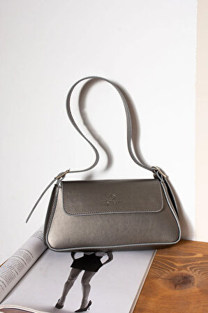 Kadın Sade Tasarımlı Şık Baget Çanta