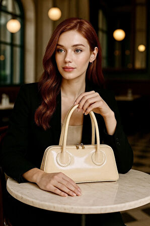 Pera Lüks Parlak Deri Omuz Çantası – Trend & Şık Tasarım