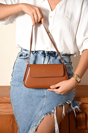 Kadın Sade Tasarımlı Şık Baget Çanta