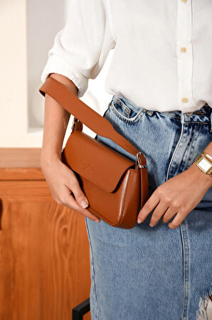 Kadın Sade Tasarımlı Şık Baget Çanta