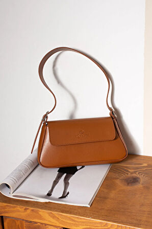 Kadın Sade Tasarımlı Şık Baget Çanta